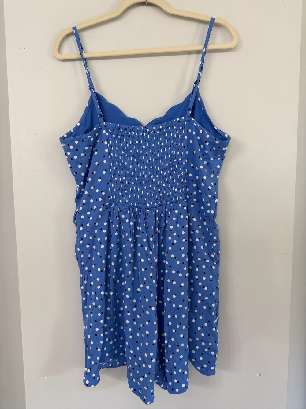 Market & Spruce Women’s Large scalloped neckline light blue polka dot romper - Picture 5 of 9